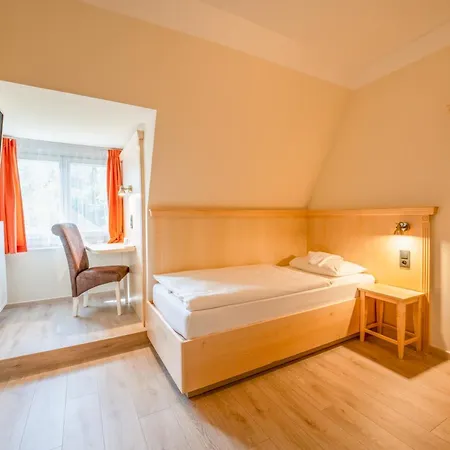 Jesensky Guest house 3*
